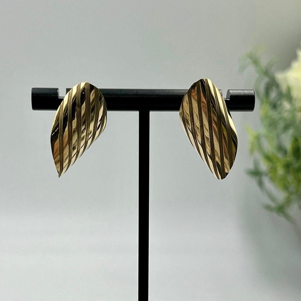 Vintage 14K Signed Yellow Gold Leaf Ribbed Curved Textured Organic Earrings